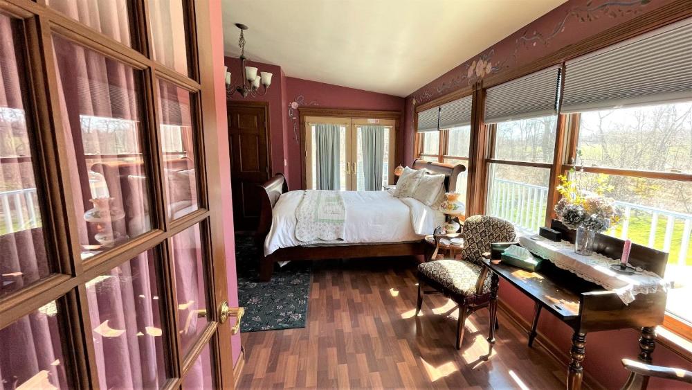 Family Room with Private Bathroom interior